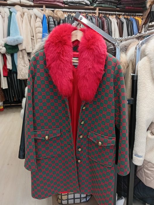 Палто от кашмир с яка лисица