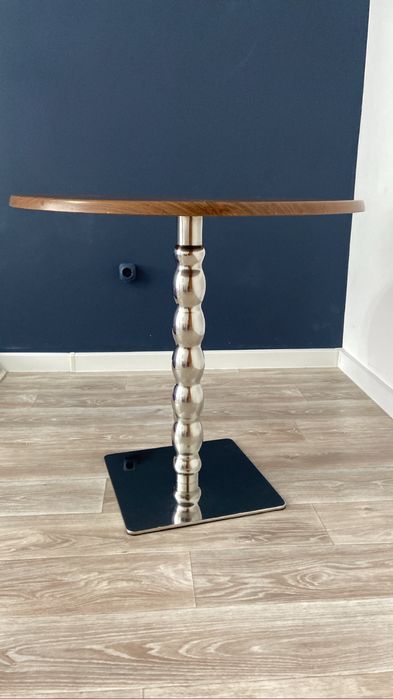 Продам дизайнерский стол. 80/80см.