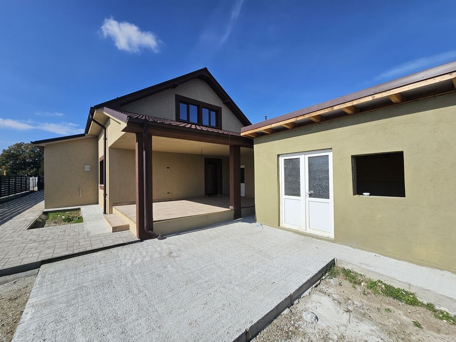 Casa de vanzare Slatioara ( la 2 pasi)