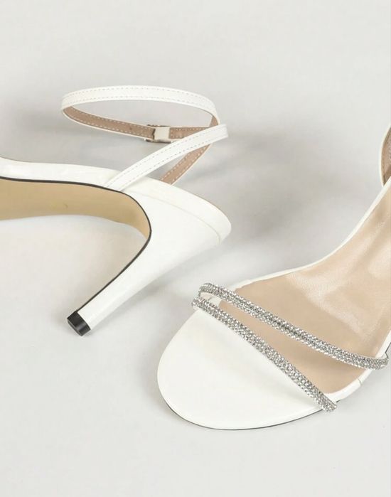 НОВИ Бели сандали на ток 40 номер