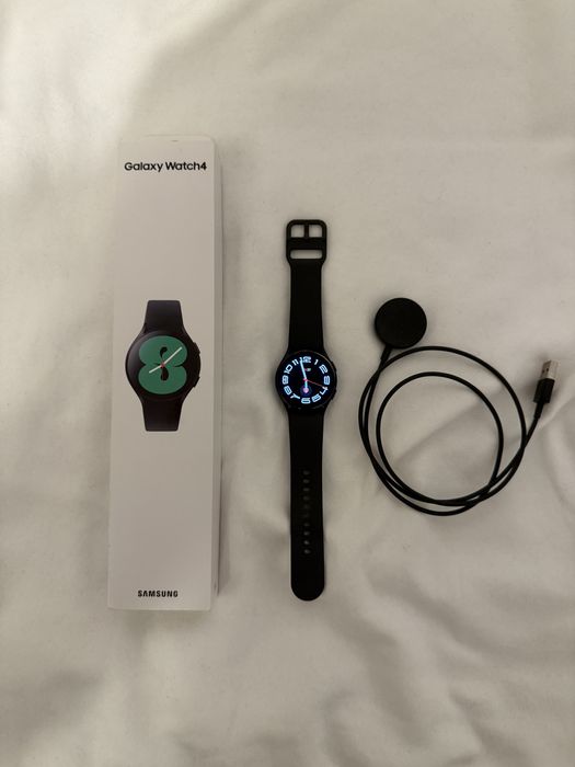 Ceas Smartwatch Samsung Watch 6 Classic 47mm si Samsung Watch 4 40mm