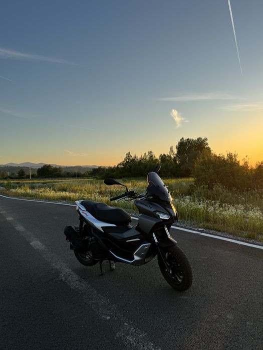 Scuter Aprilia SR GT 125