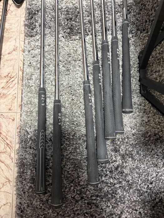 Titleist чанта за голф + 14 голф стика PING, COBRA + топки за голф