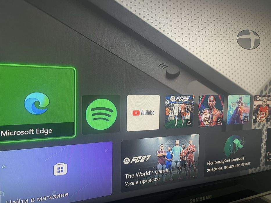 Продам или обменяю xbox one s 512
