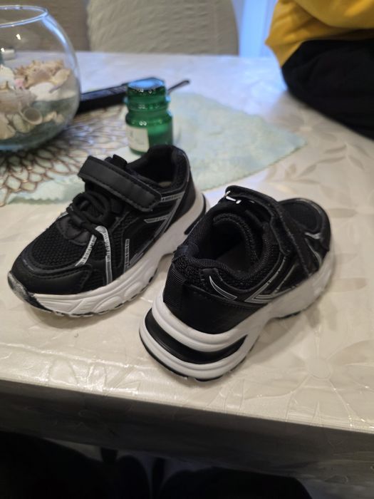 2 чифта Детски маратонки 27