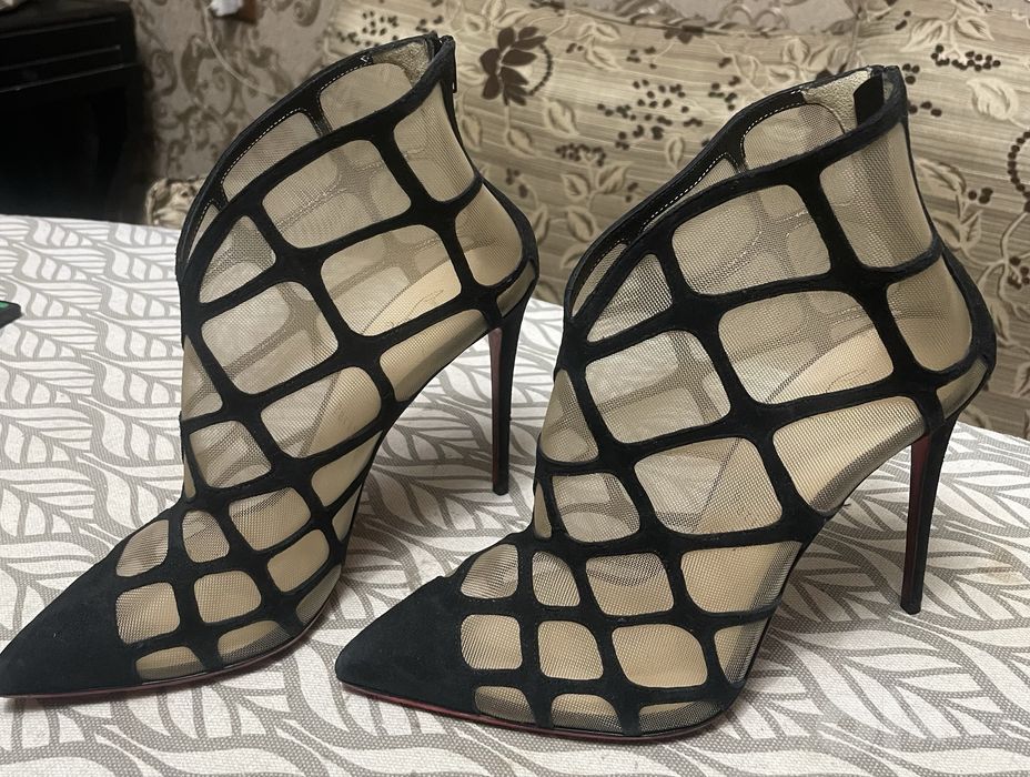 Продам Louboutin 38