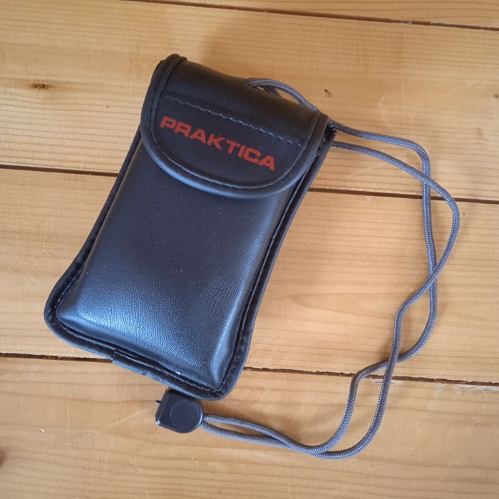 Нов фотоапарат с калъф