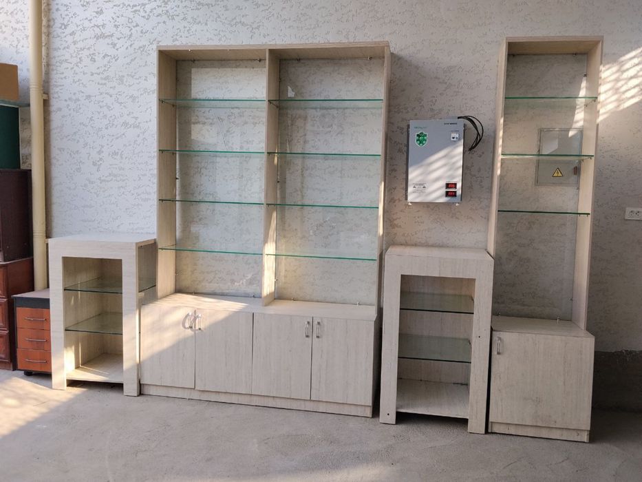 Продаётся комплект мебели для магазина / офиса / мастерской