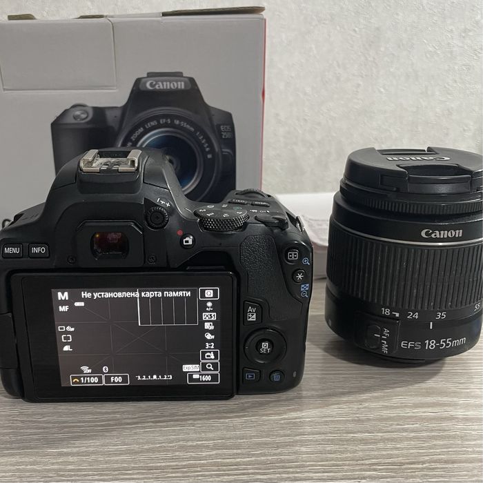 Canon EOS 250D + обьектив 18-55мм