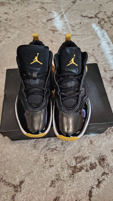 Nike air Jordan original nr 43 piele naturala, impecabili, ca nou!