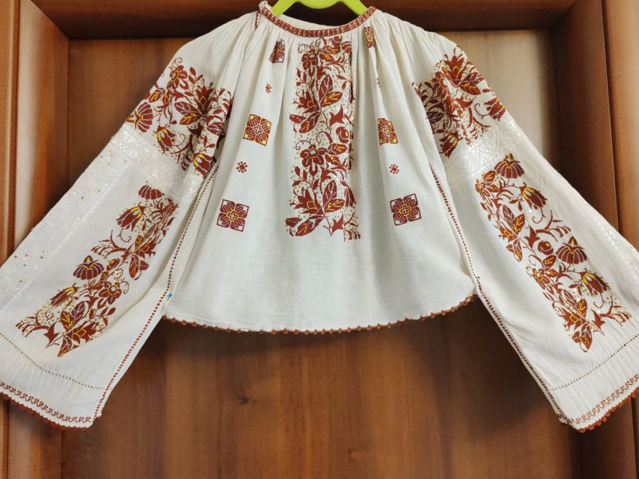 Ie/Camasa/Port popular