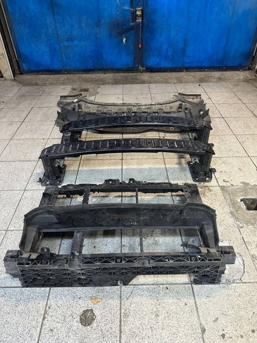 Trager / armatura / scut / grila stergator Ford Fiesta 2019-2022