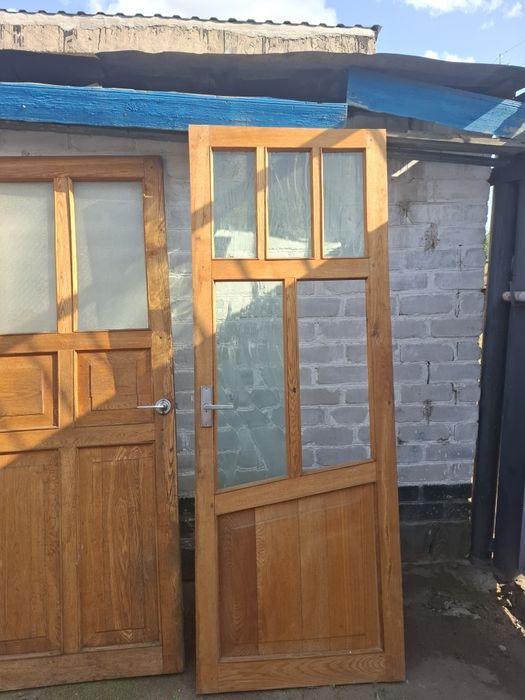 Двери из дерева дуб.