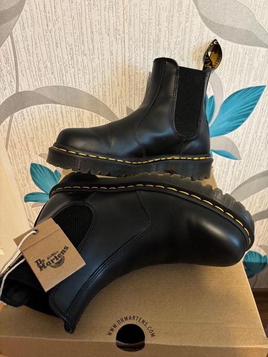 Vând ghete noi Dr Martens