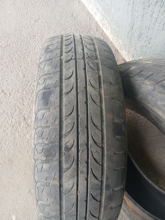 Продам 2 шины в хорошем состоянии