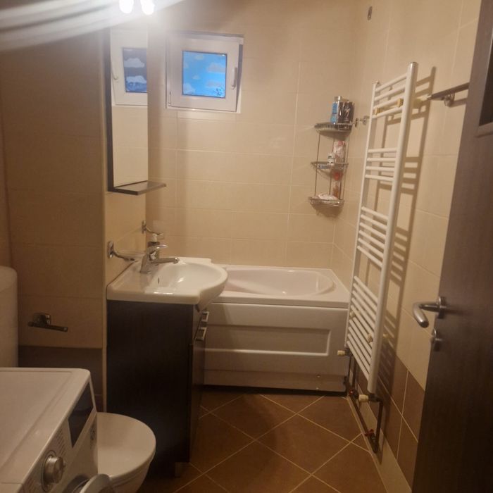 Vand apartament 3 camere. Micro 5 , zona balaban .