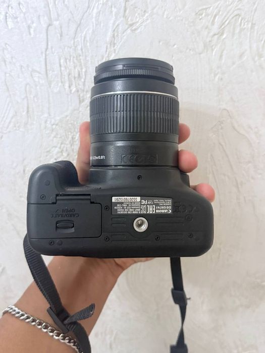 Фотоаппарат Canon EOS 2000D