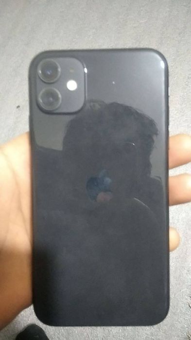 Iphone 11 idealni holatda