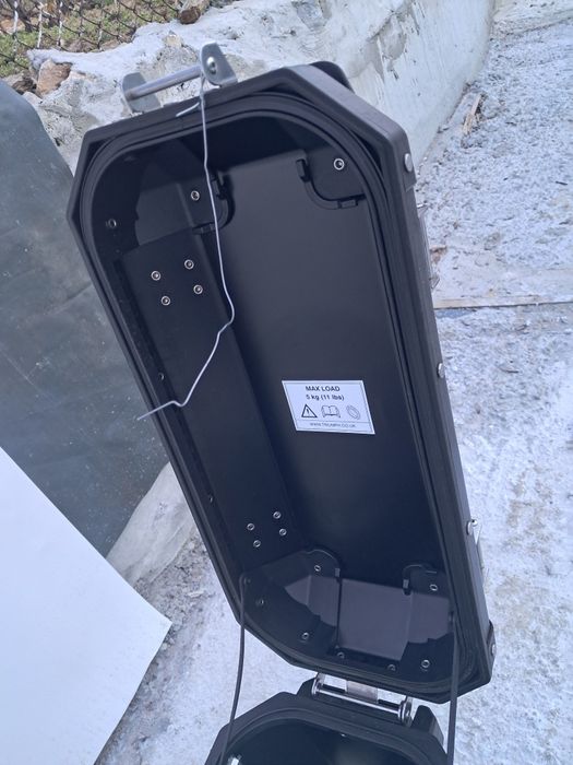 Спойлер Резервоар куфар за мотор 1 бр 20 е