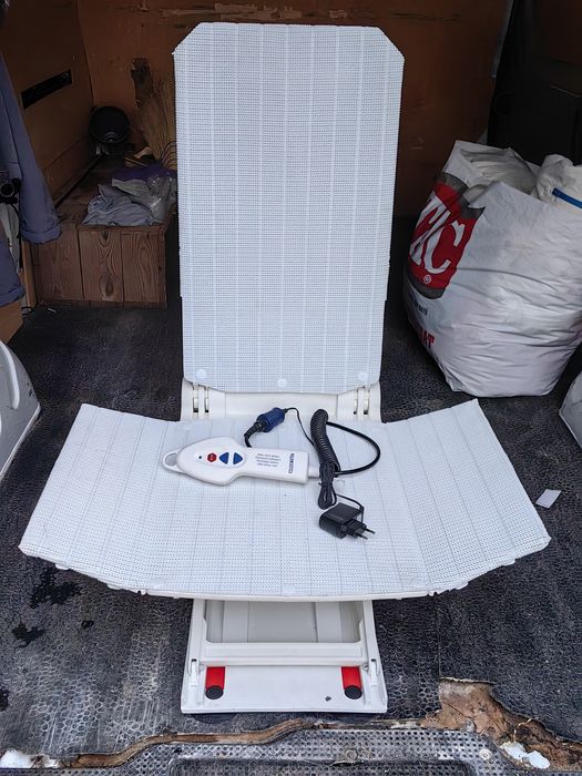 Стол за баня за трудно подвижни хора