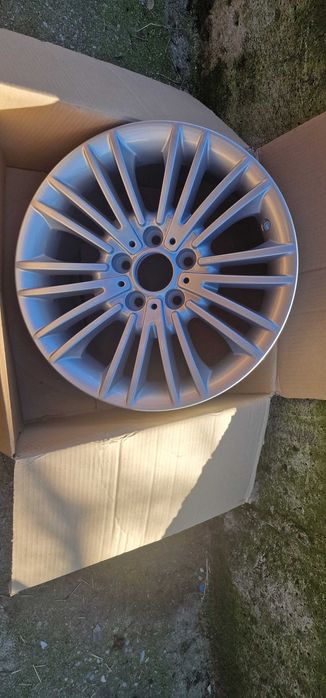 NOI !!!  Jante BMW pe 17  style 456 si anvelope Goodyear 2255517 vara.