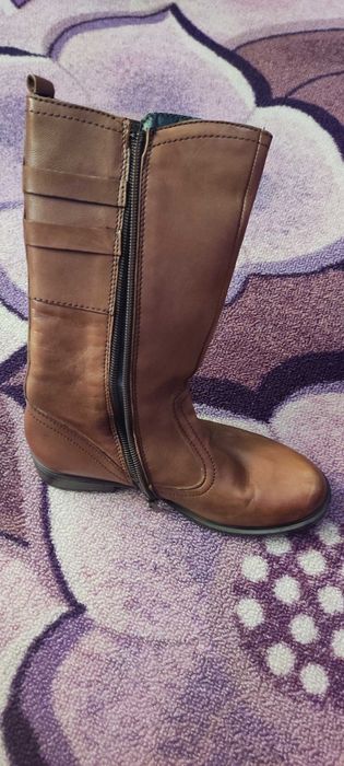 Стилни кожени детски ботуши