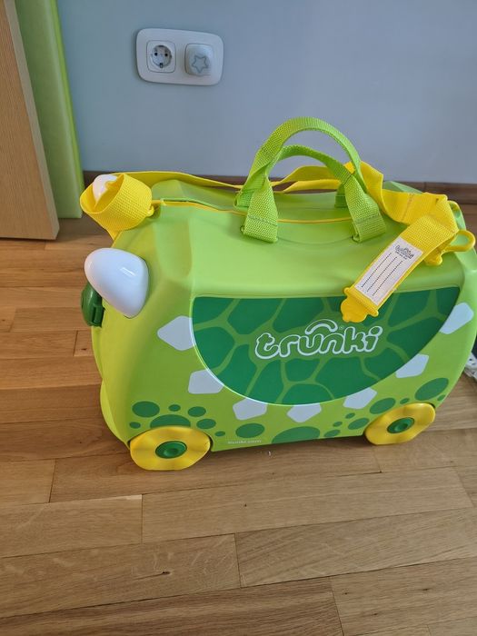 Детски куфар на колелца Trunki