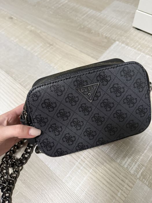 GUESS Чанта за рамо