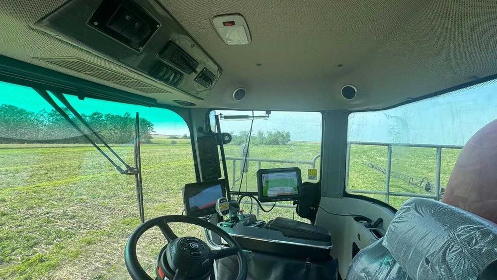 Самоходный опрыскиватель SAPSAN 3000