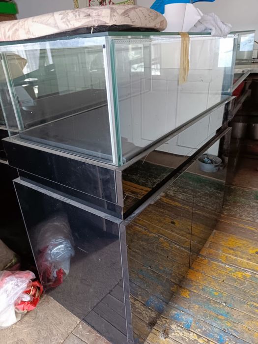 Торговое оборудование витрины