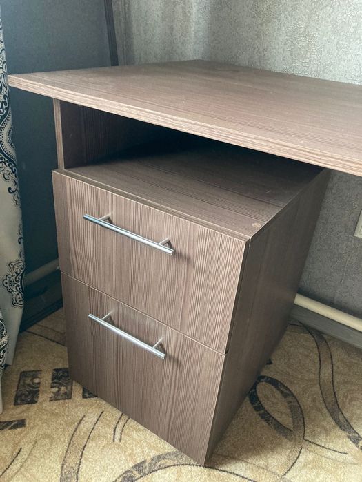 Столик письменный