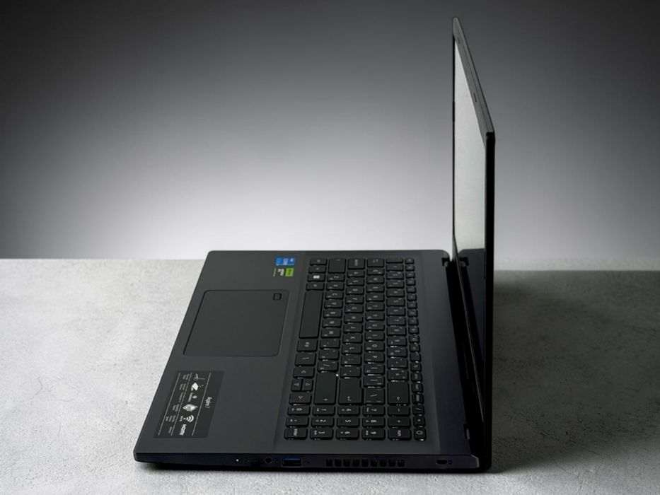 Лаптоп Acer Aspire 7 15.6" Full HD i5-12450H 16RAM 512GB RTX 2050 Перфектен! 2г.Гаранция