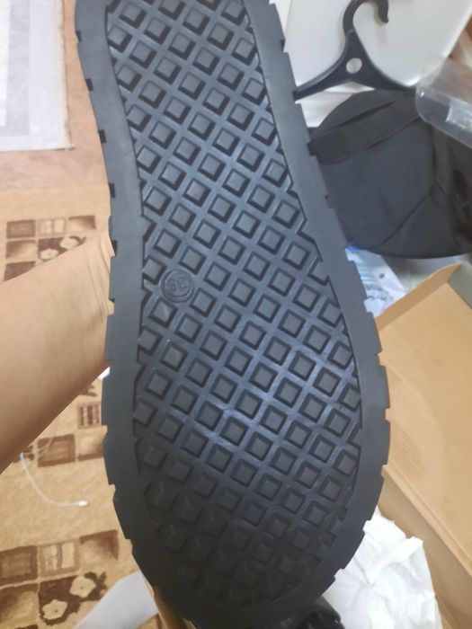 Продам зимние ботинки для мальчика размер 36 размер