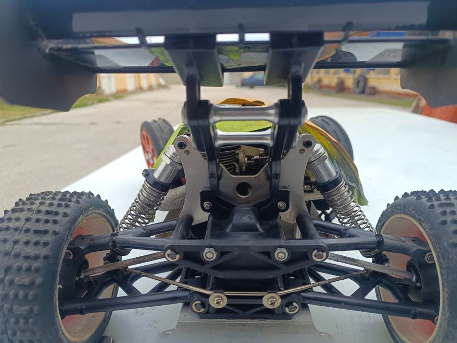 RC нитро бъги 1/8 със задно задвижване на френската марка T2M