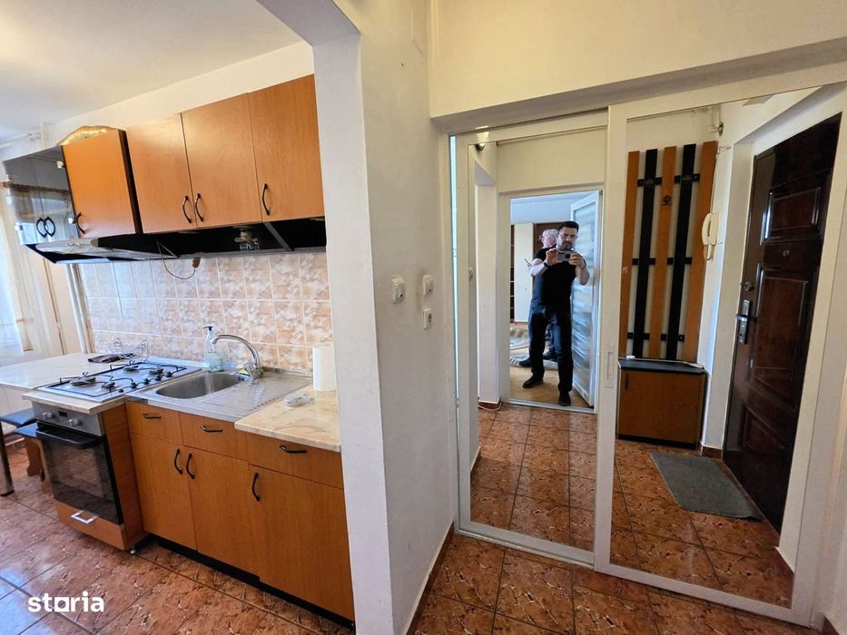 Vand apartament cu o camera cu centrala proprie, 40 mp, bloc 2001
