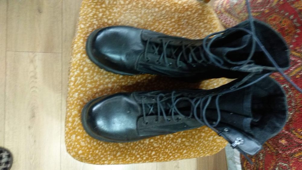 Дамски боти тип кубинки чисто нови