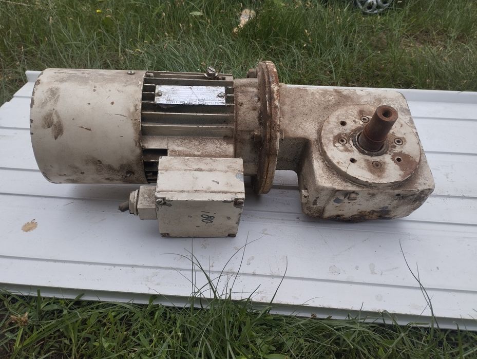 электродвигатель с редуктором