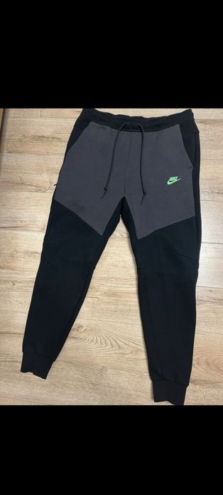 Pantaloni Nike Tech Fleece
