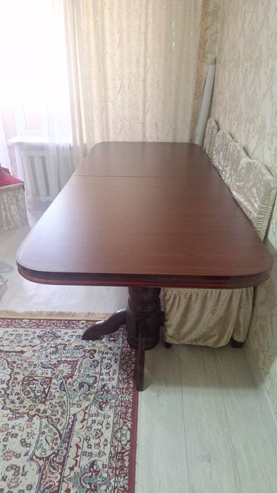 продаётся  стол в зал