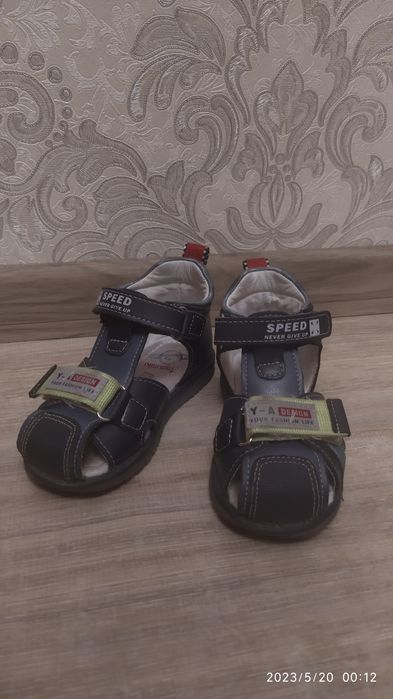 Продаю отличные сандалики на мальчика