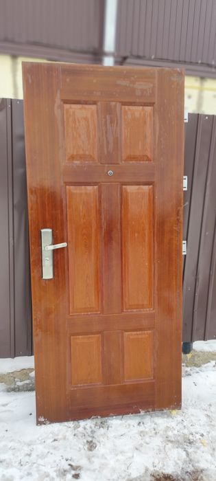 Продам входную дверь