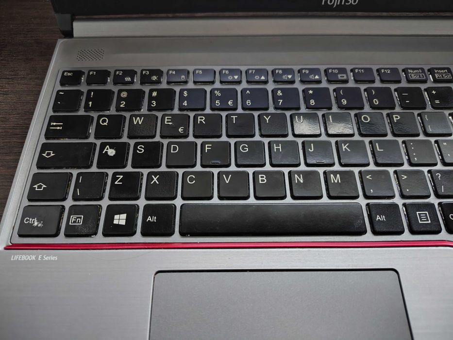 Laptop Fujitsu Lifebook E754 i5, SSD, baterie noua