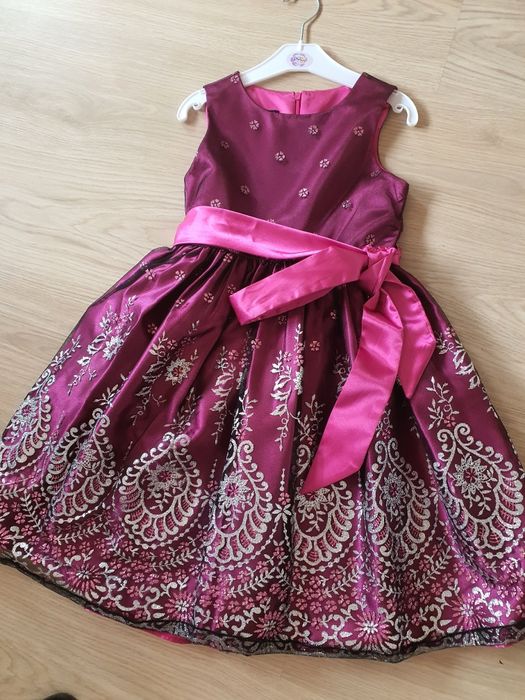 Vând rochita fetite