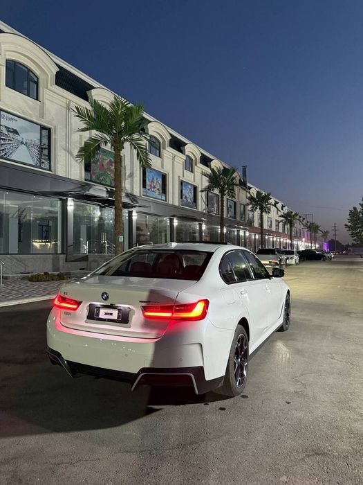 BMW I3 40 L
Yili 2025
