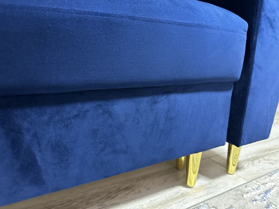 Canapea catifea albastru royal