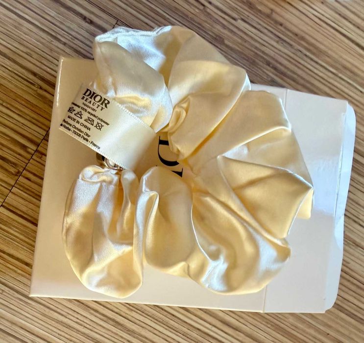 Копринена скърчи Dior Beauty