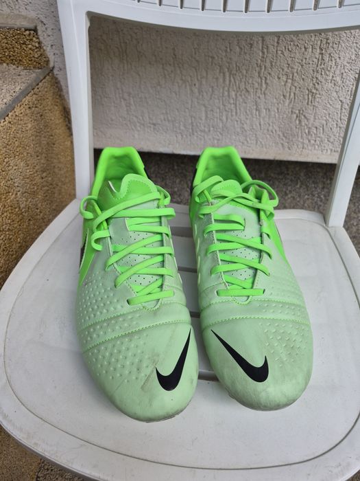 Vand ghete de fotbal Nike CTR360