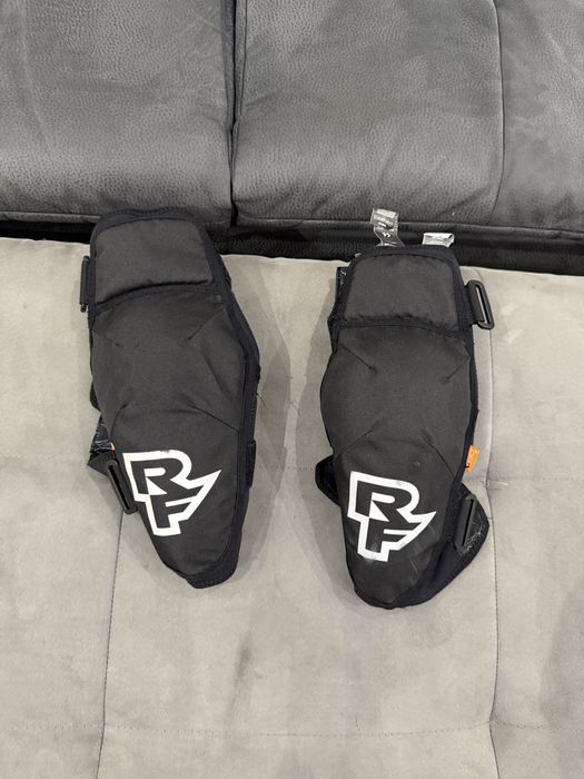 Genunchere RaceFace  cu D 30