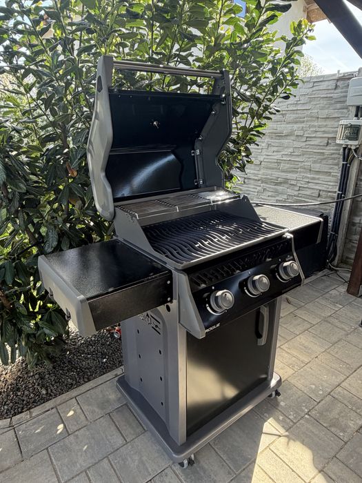 Grill Napoleon Rogue 425 Nou