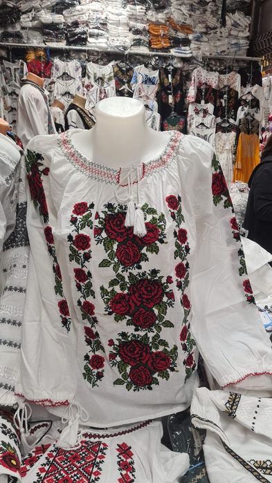 Ii tradiționale brodate
